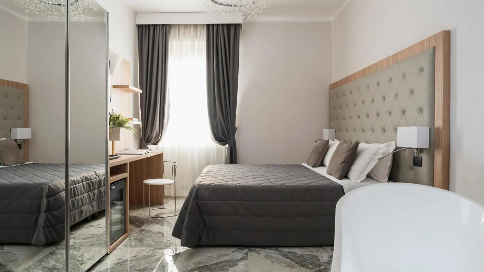 Re Enzo Hotel Bologna 4*,  Italy
