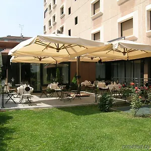 Jr Amadeus Otel