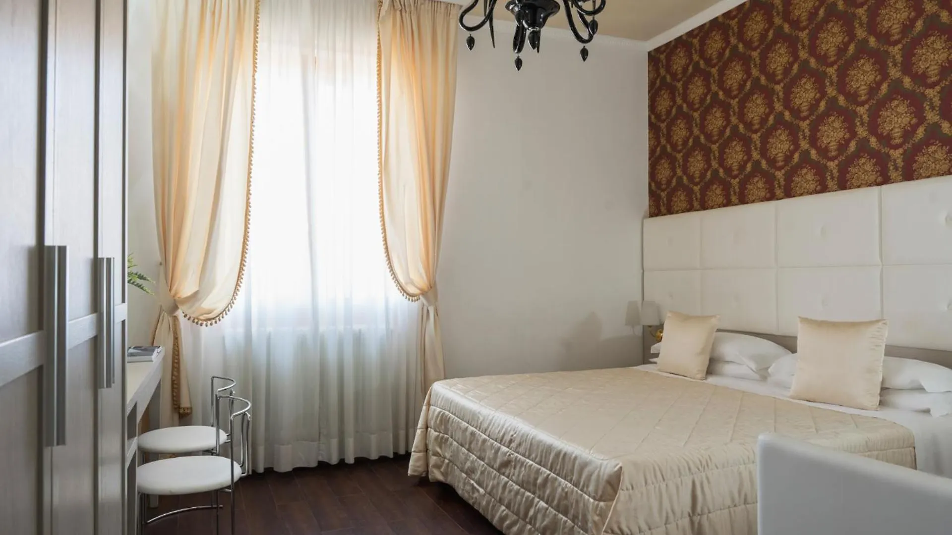 Re Enzo Suites Bolonia Hotel